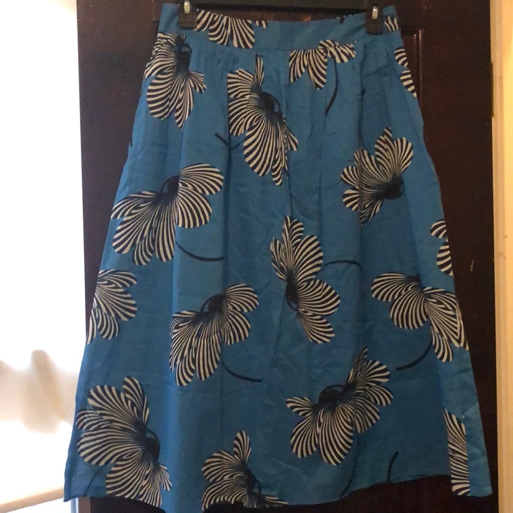 It has pockets. The cutest patterned skirt!